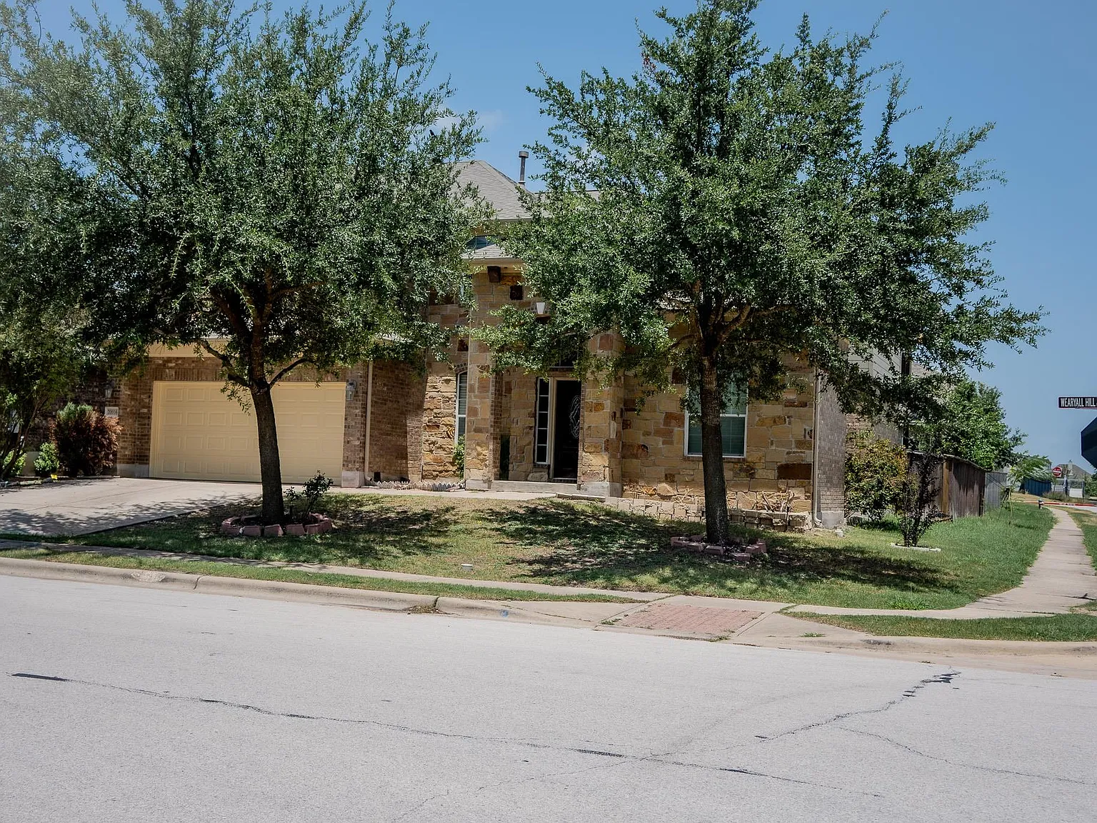 4 bed, 3.5 bath, 3005 sqft, $2,895 — Photo 2