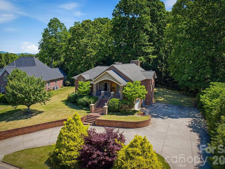 1st image of 405 Golfview Ct