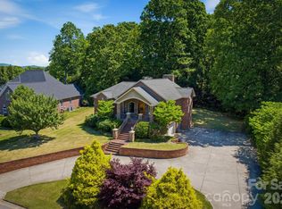 405 Golfview Ct, Lenoir, NC 28645