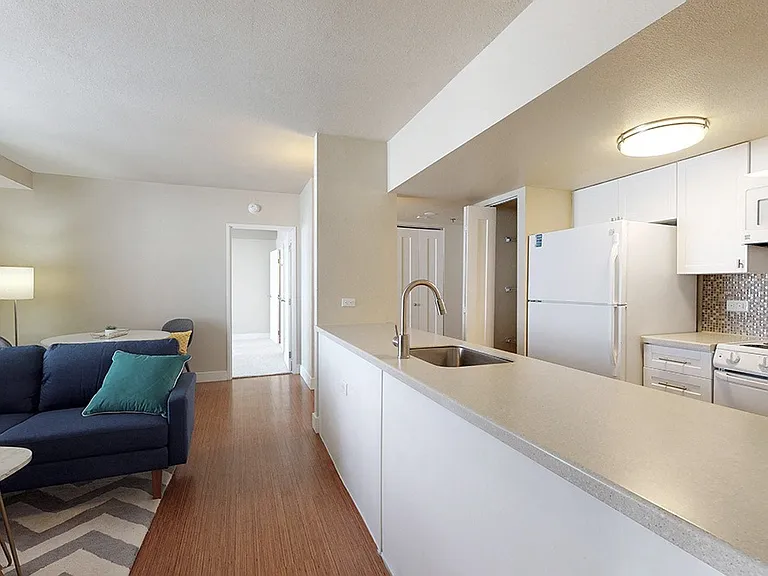 Avenue 8 at Mayfair — Photo 32