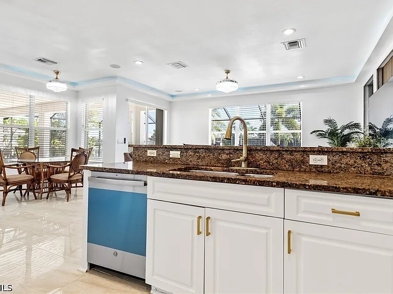 3101 SW 26th Pl — Photo 43