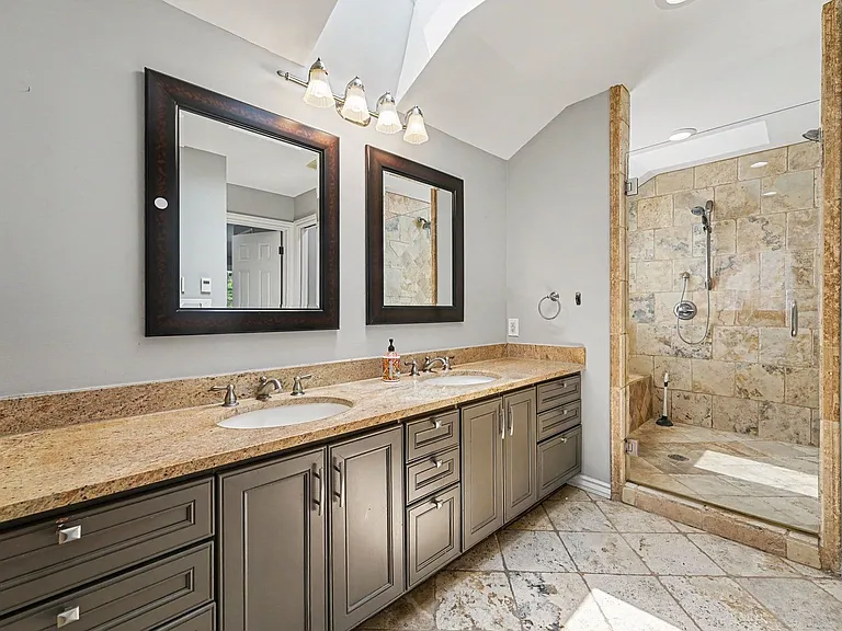 746 N Monaco Pkwy — Photo 20