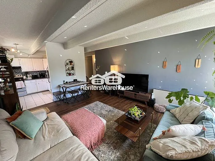 555 E 10th Ave #215 — Photo 2