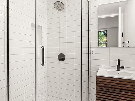 5th image of 424 Atlantic Ave #3