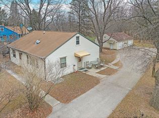 9640 N Cedarburg Rd, Mequon, WI 53092