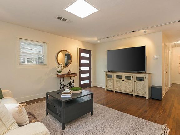 5th image of 3012 Monterey Dr
