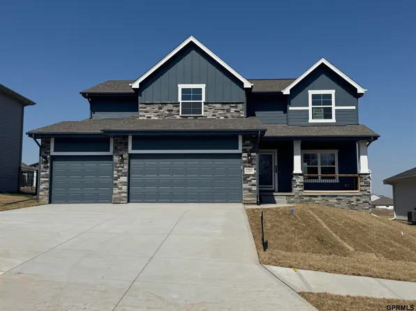 17012 Abigail St, Bennington, NE 68007