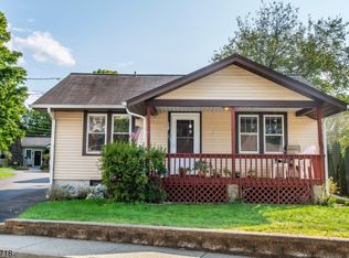 25 Captolene Ave, Bloomingdale, NJ 07403