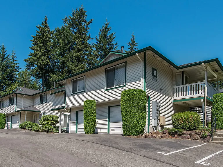 Evergreen Apartments — Photo 11