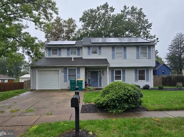 4 Rue Ct, Fallsington, PA 19054