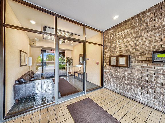 4th image of 2100 Valencia Dr APT 203B