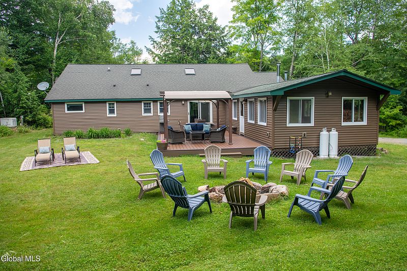 4th image of 1175 Palisades Road