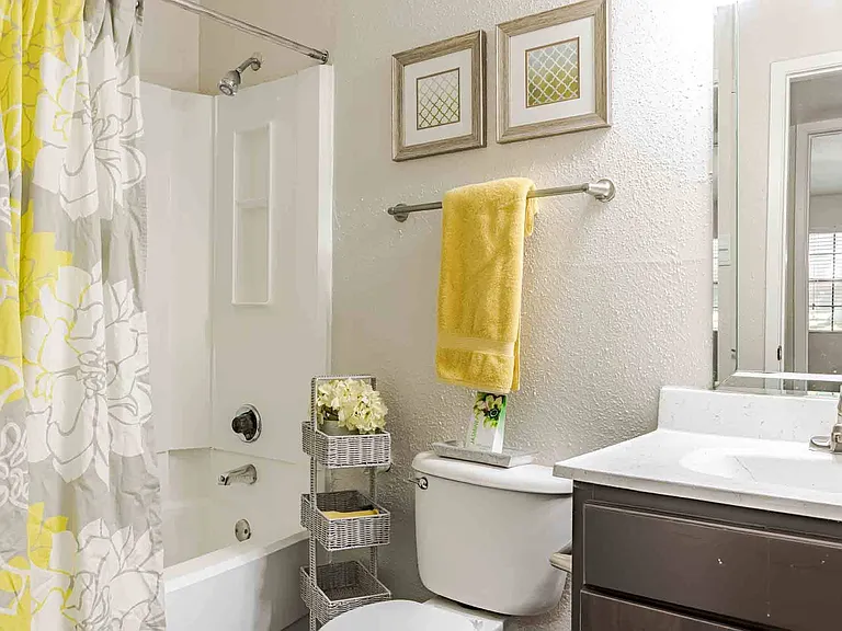 Promontory Point Apartments — Photo 15