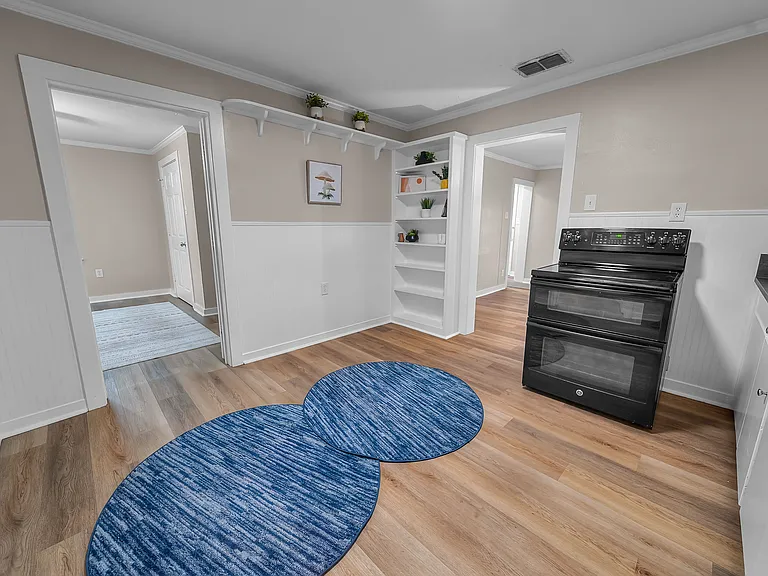 510 Hogg St — Photo 7