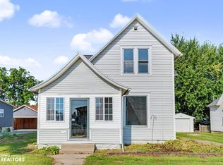 111 S 9th St, Marshalltown, IA 50158