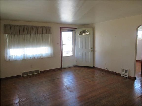 3rd image of 128 River View Blvd
