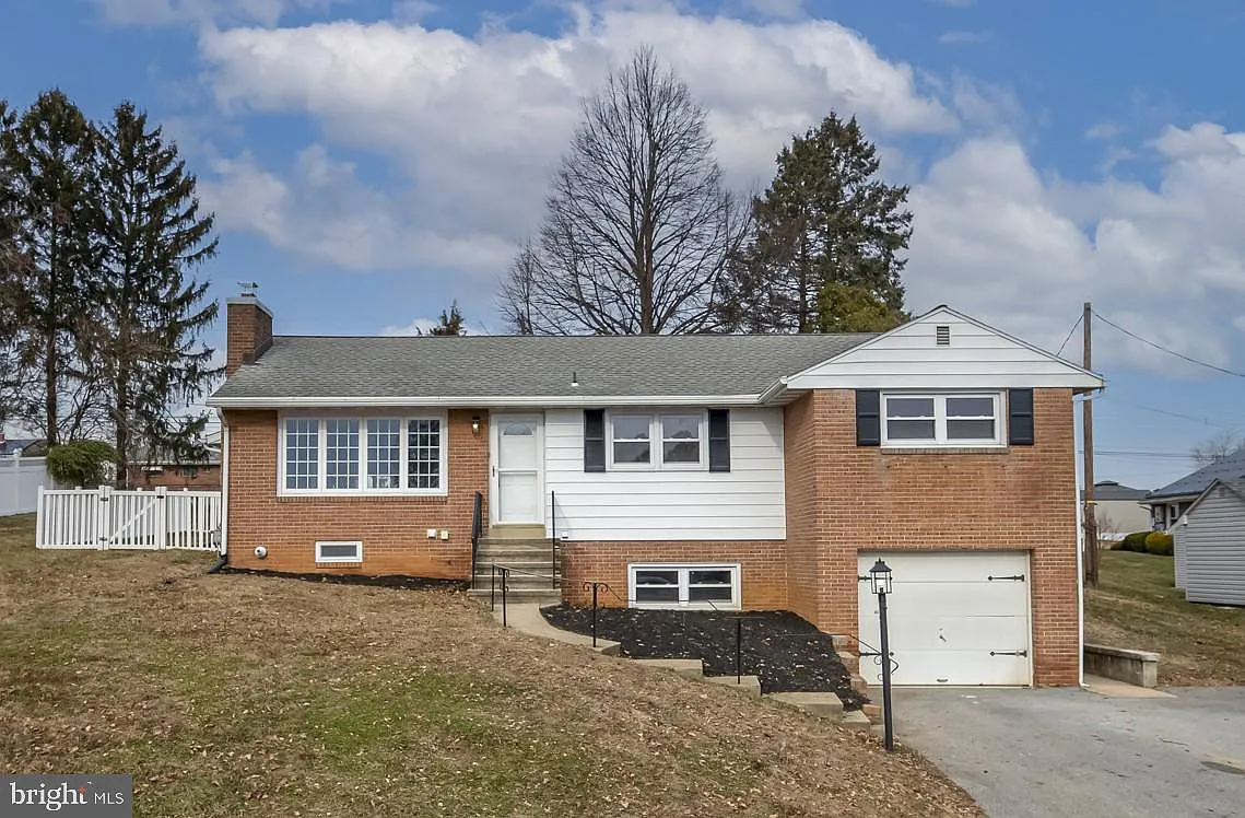713 Acacia Ave photo 1