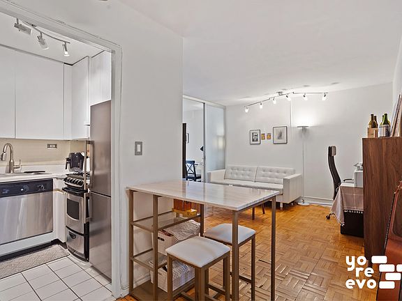 5th image of 240 E 76th St APT 11P