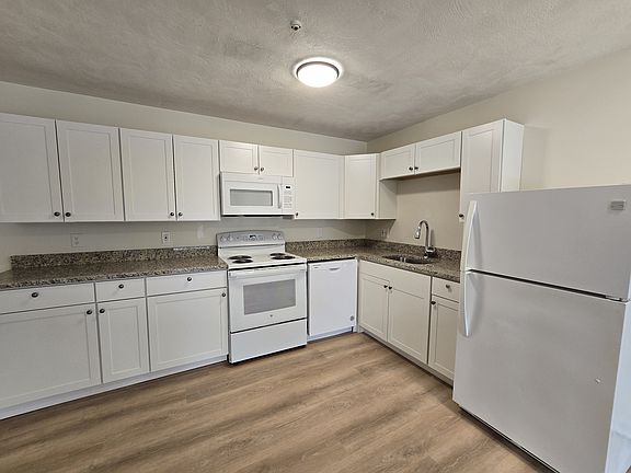 5th image of 270 Quarry St #27