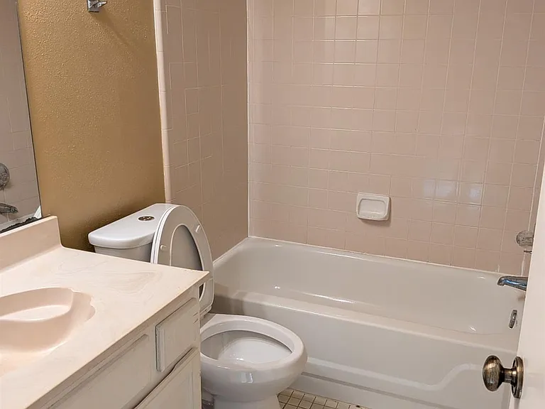 6826 Heather Hollow Dr — Photo 8
