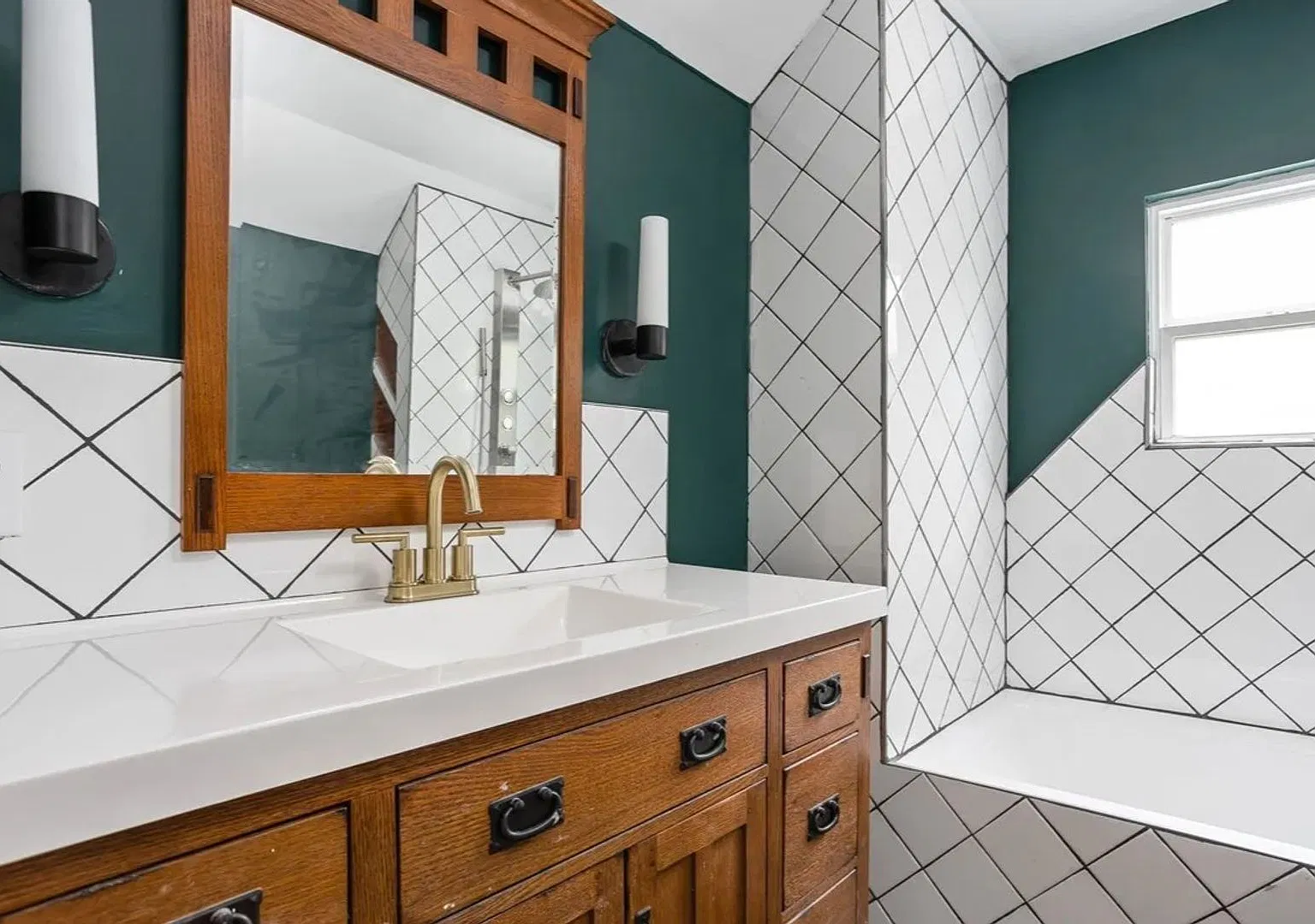 Sophisticated 4 Bed, 2.5 Bath Home in Indy, Pets Welcome! — Photo 2