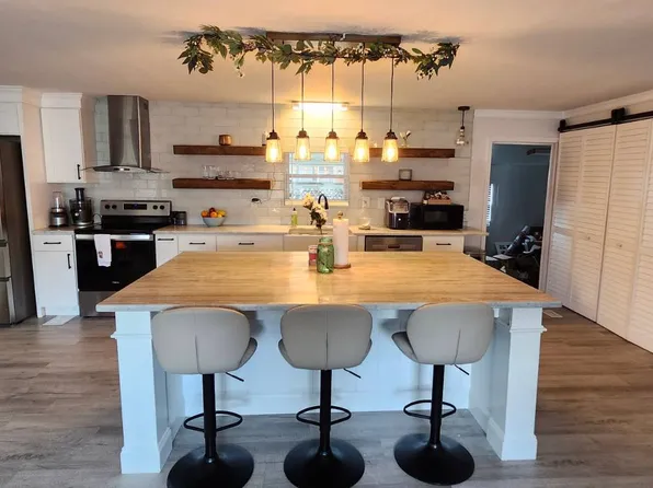 3816 Voorne St, Sarasota, FL 34234