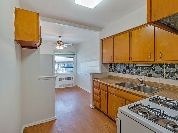 3rd image of 1061 E 102nd St