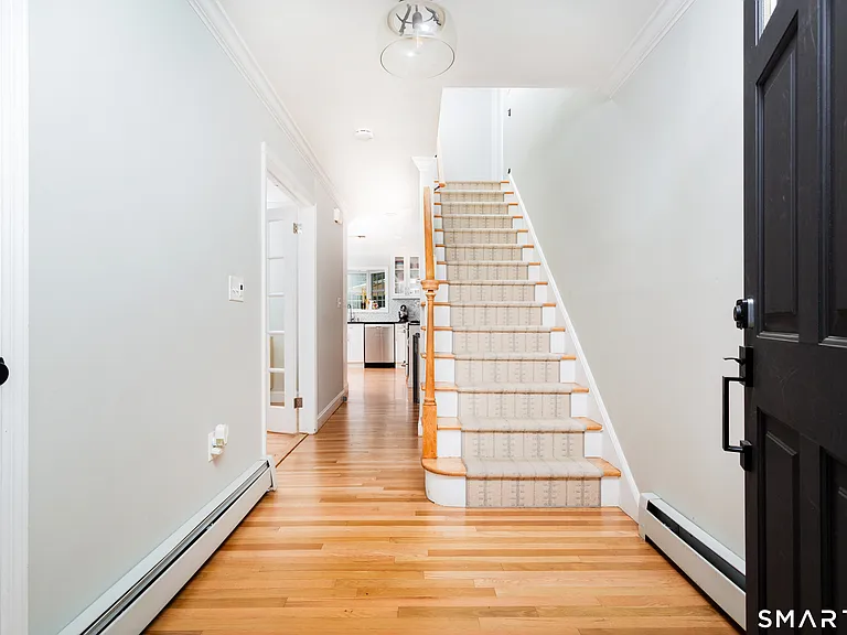 25 Griffith Rd — Photo 2