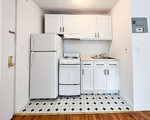 3rd image of 323 1st Ave APT 3F