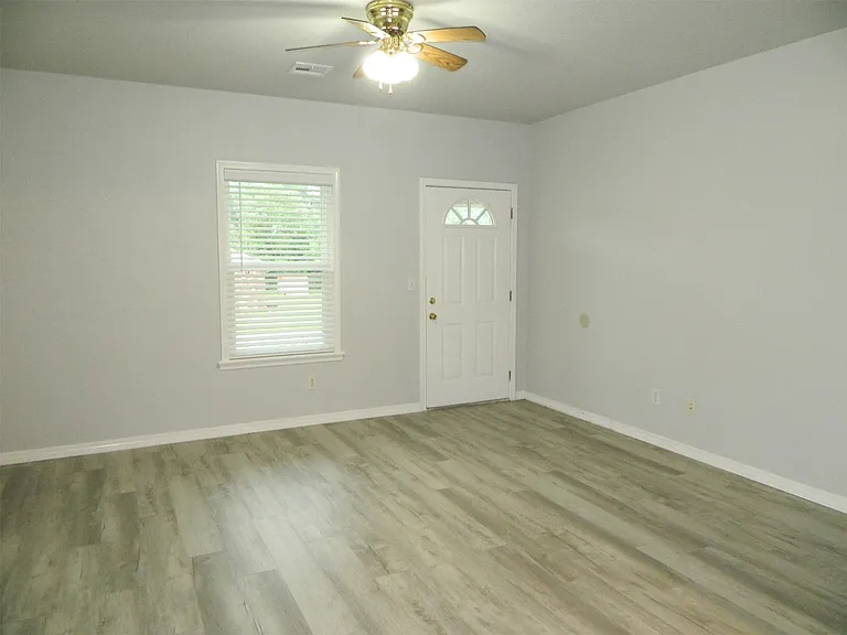 1302 W Exchange St — Photo 10