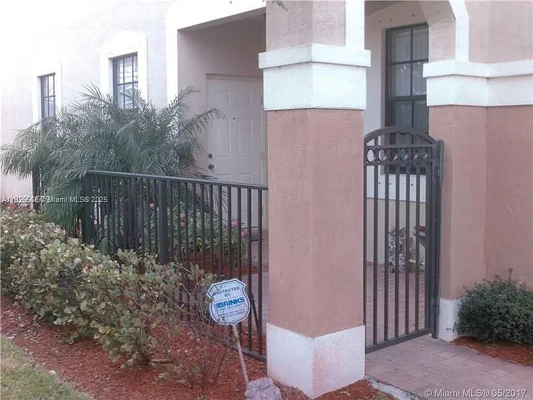 4277 Vineyard Cir — Photo 1