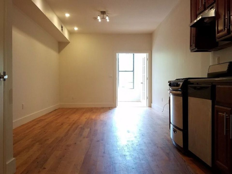 2nd image of 168 Cooper St #2B