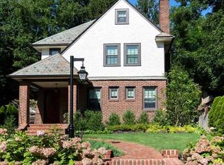 10 4th Rd, Great Neck, NY 11021