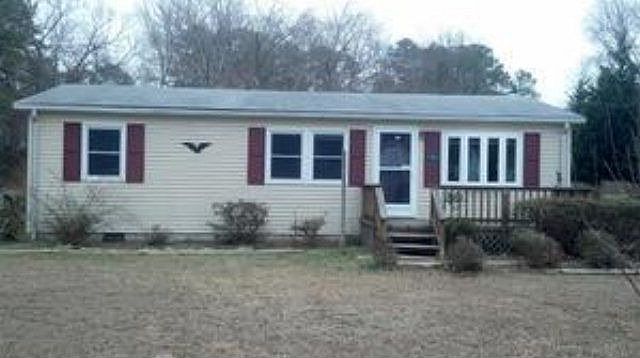 1st image of 7 Cherry Point Dr