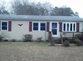 7 Cherry Point Dr, White Stone, VA 22578