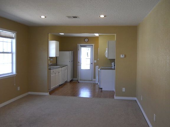 2nd image of 1010 E Main St