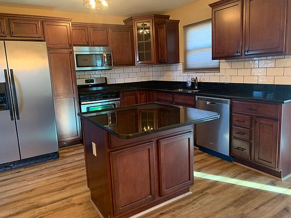 4th image of 126 Hampton Dr