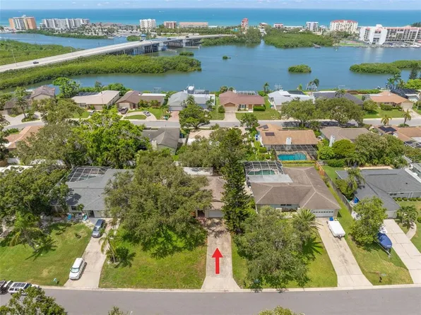 8054 Bayshore Dr, Seminole, FL 33776