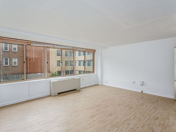 4th image of 922 24th St NW APT 111