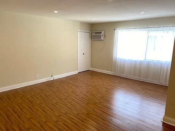 4th image of 1400 N Fairfax Ave APT 17