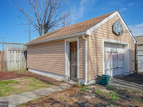 3rd image of 10 Jenkins Ave