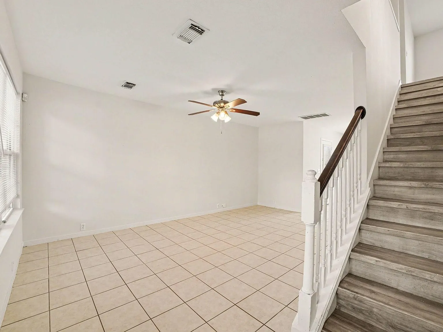 3 bed, 2.5 bath, 1803 sqft, $1,900 — Photo 4