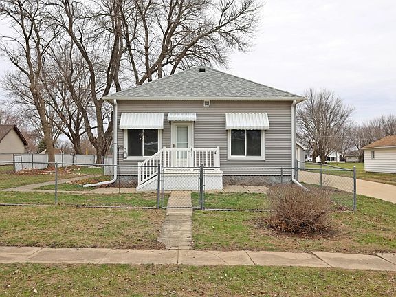 3rd image of 403 B Avenue