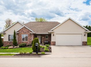 2305 Samantha Dr, Dubuque, IA 52002