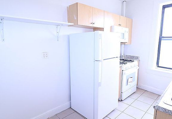 5th image of 3733 College Point Blvd APT C3e