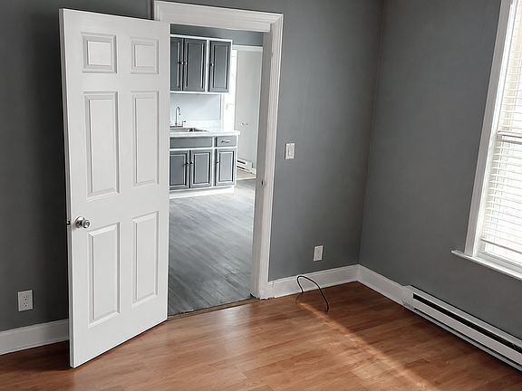 4th image of 28 Hickory St