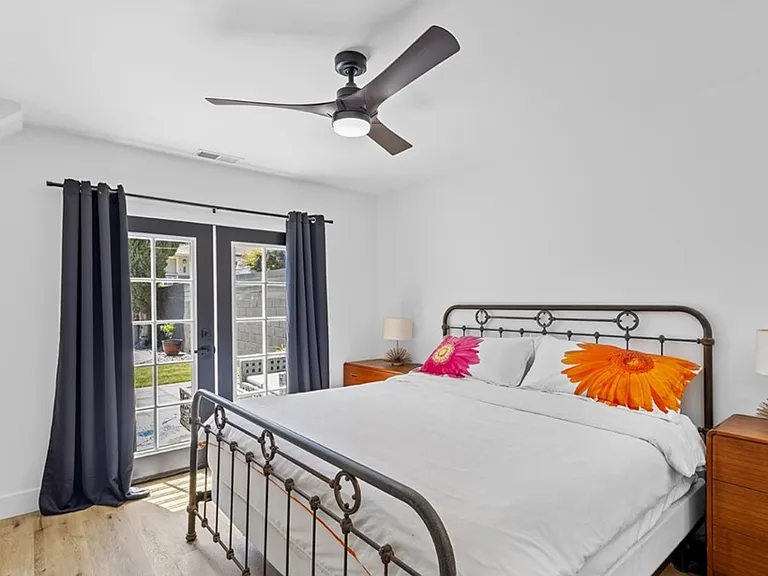 334 W Valencia Ave — Photo 18
