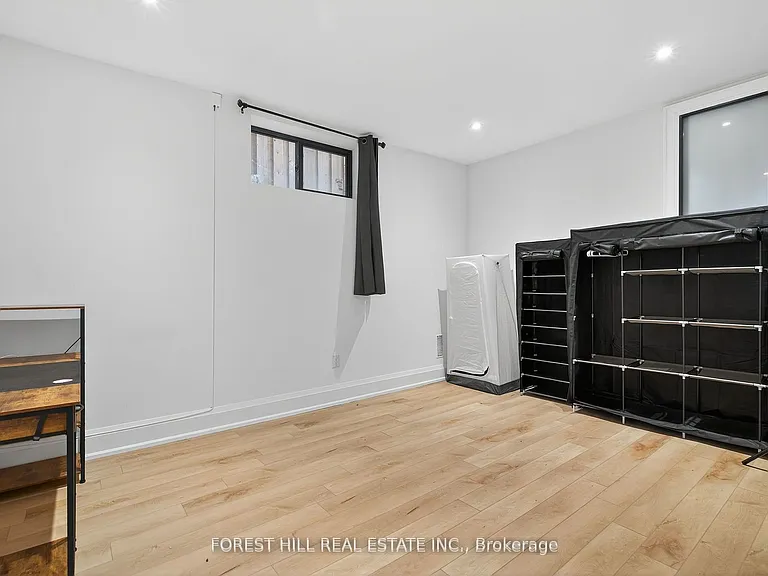 645 Coldstream Ave #BASEMENT — Photo 11