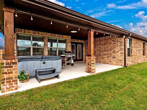 3rd image of 2303 Southridge Ln