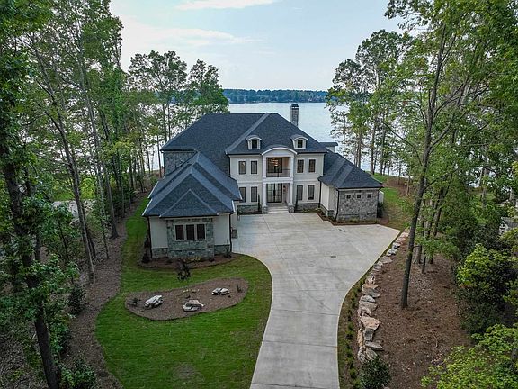 4th image of 137 Carolyn Dr